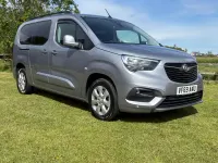 Begagnad Vauxhall Combo S 110 HK (80 kW) 2020 Grå Minibuss