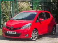 Begagnad Toyota Yaris SR 99 HK (72 kW) 2012 Röd Halvkombi