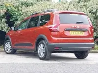 Usado Dacia Jogger Expression 109 HP (80 kW) 2023 Castanho Monovolume