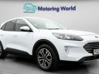 Usado Ford Kuga Titanium 190 HP (139 kW) 2021 Branco SUV