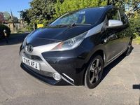 Usado Toyota Aygo X-clusiv 68 HP (50 kW) 2015 Preto Citadino