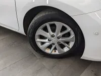 Used Toyota Auris 90 HP (66 kW) 2014 White Estate