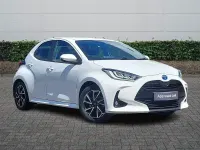 Used Toyota Yaris Design 116 HP (85 kW) 2022 White Hatchback