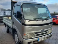 Usado Toyota Dyna 109 HP (80 kW) 2009 Prateado Pickup