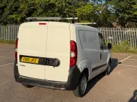 Usado Vauxhall Combo 90 CV (66 kW) 2015 Blanco Monovolumen