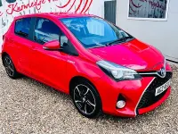 Used Toyota Yaris Design 100 HP (73 kW) 2015 Red Hatchback
