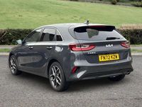 Usado Kia Ceed 138 HP (101 kW) 2023 Cinzento Citadino