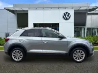 Usado VW T-Roc Style 150 HP (110 kW) 2025 Prateado SUV