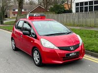 Used Honda Jazz S 90 HP (66 kW) 2014 Red Hatchback