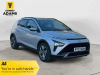 Usado Hyundai Bayon Premium 100 HP (73 kW) 2023 Prateado SUV