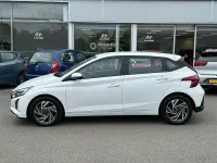 Used Hyundai i20 Advanced 100 HP (73 kW) 2024 White Hatchback