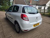 Used Renault Clio II Extreme 2009 White Hatchback