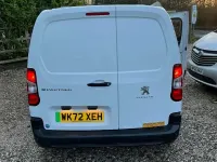 Second-hand Peugeot Partner 2022 Alb Monovolum