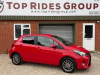 Used Toyota Yaris 99 HP (72 kW) 2016 Red Hatchback