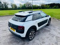 Used Citroën C4 Cactus Flair 82 HP (60 kW) 2015 White Hatchback