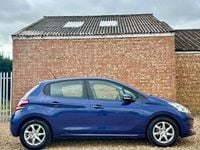 Used Peugeot 208 Active 68 HP (50 kW) 2015 Blue Hatchback