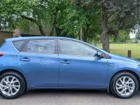 Used Toyota Auris Hybrid 2015 Blue Hatchback