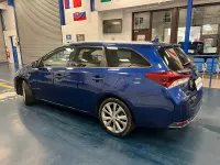 Used Toyota Auris Hybrid 136 HP (100 kW) 2018 Blue Estate