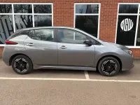 Begagnad Nissan Leaf Acenta 110 kW (150 HK) 2022 Grå Halvkombi