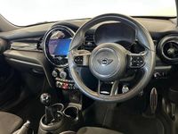 Używany Mini Cooper Hatch 134 KM (98 kW) 2022 Czerwony Hatchback