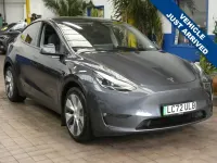 Begagnad Tesla Model Y Long Range AWD 282 kW (384 HK) 2022 Grå SUV
