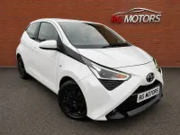 Used Toyota Aygo X-play 70 HP (51 kW) 2019 White Hatchback