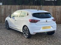 Used Renault Clio V SE 90 HP (66 kW) 2022 White Hatchback