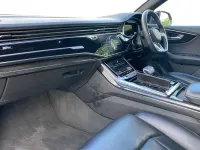 Begagnad Audi Q8 Black Edition 340 HK (250 kW) 2023 Grå SUV