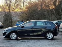 Używany Kia Ceed 138 KM (101 kW) 2025 Czarny Hatchback