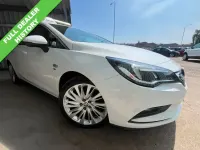 Used Vauxhall Astra Elite 150 HP (110 kW) 2016 White Hatchback