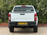 New Isuzu D-Max 163 HP (119 kW) 2025 White Pickup
