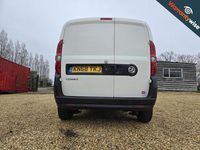 Używany Vauxhall Combo 95 KM (69 kW) 2018 Biały Minivan