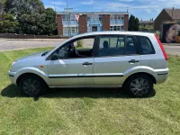 Used Ford Fusion 100 HP (73 kW) 2004 Silver Hatchback
