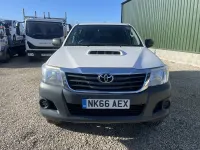 Used Toyota HiLux Active 140 HP (102 kW) 2016 White Pickup