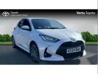 Used Toyota Yaris 113 HP (83 kW) 2024 White Hatchback