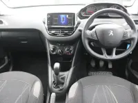 Used Peugeot 208 Active 82 HP (60 kW) 2014 Sparkling silver metallic Hatchback