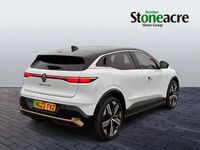 Begagnad Renault Megane E-Tech Iconic 161 kW (220 HK) 2023 Vit Halvkombi