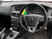Begagnad Volvo V40 R-Design 122 HK (89 kW) 2019 Röd Halvkombi
