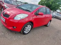 Usado Toyota Yaris 2008 Vermelho Citadino