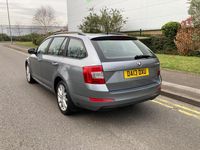 Begagnad Skoda Octavia Elegance 105 HK (77 kW) 2013 Grå Kombi