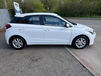 Used Hyundai i20 SE 84 HP (61 kW) 2017 White Hatchback