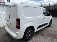 Second-hand Vauxhall Combo Edition 75 CP (55 kW) 2019 Alb Monovolum