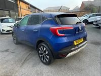 Usado Renault Captur Evolution 143 HP (105 kW) 2023 Azul SUV