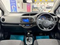 Used Toyota Yaris Hybrid 101 HP (74 kW) 2016 White Hatchback