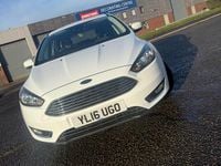 Begagnad Ford Focus Titanium 2016 Vit Halvkombi
