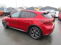 Begagnad Ford Focus Active X 125 HK (91 kW) 2022 Röd Halvkombi