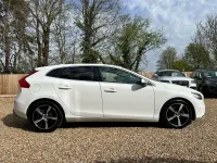 Used Volvo V40 R-Design 122 HP (89 kW) 2018 White Hatchback