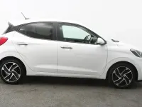 Used Hyundai i10 Premium 84 HP (61 kW) 2023 White Hatchback