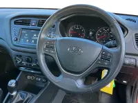 Begagnad Hyundai i20 SE 84 HK (61 kW) 2018 Röd Halvkombi