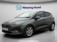 Usado Ford Fiesta Titanium 125 CV (91 kW) 2022 Gris Utilitario
